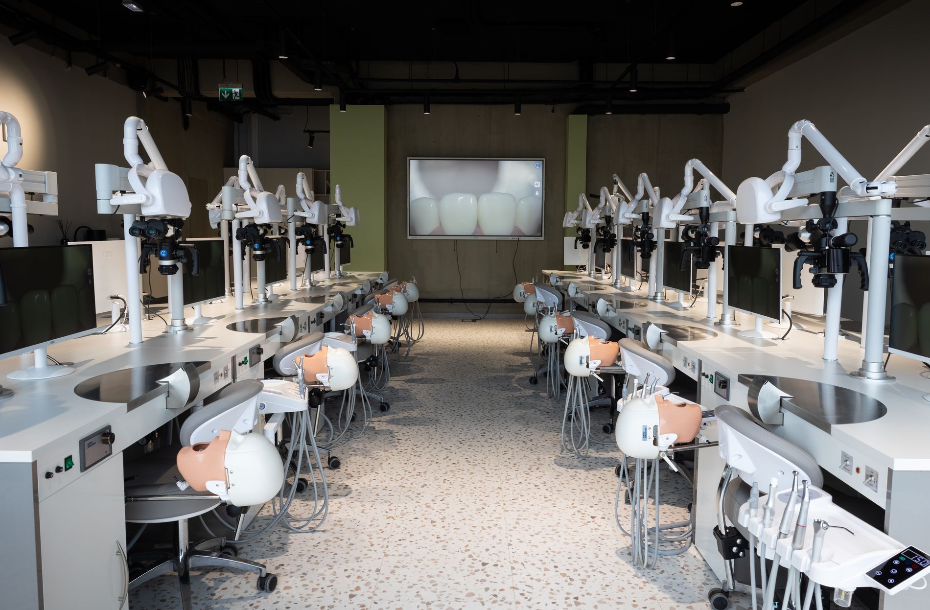 Sala Dental Simulation